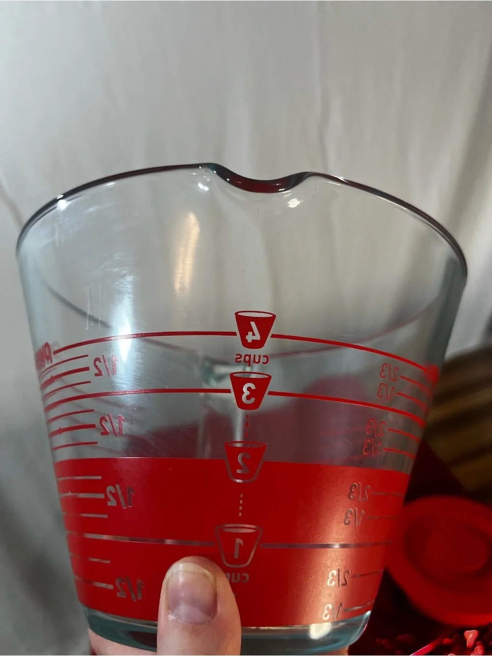 Pyrex Glass Measuring Cup with Red Accents 4 cups/one liter with plastic lid